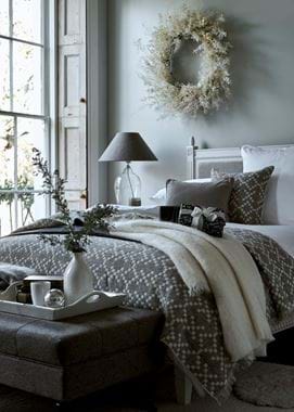 Winter bedroom 3 quarter with large white wreath