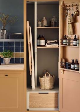 HENLEY_UTILITY_MUSTARD_SHOT10_0057_DETAIL_PORTRAIT