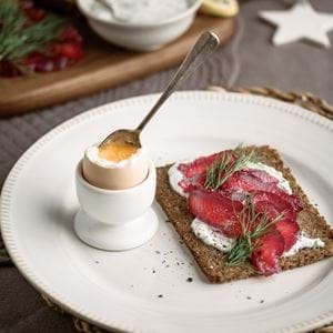 Neptune food, beetroot cured salmon on rye-2